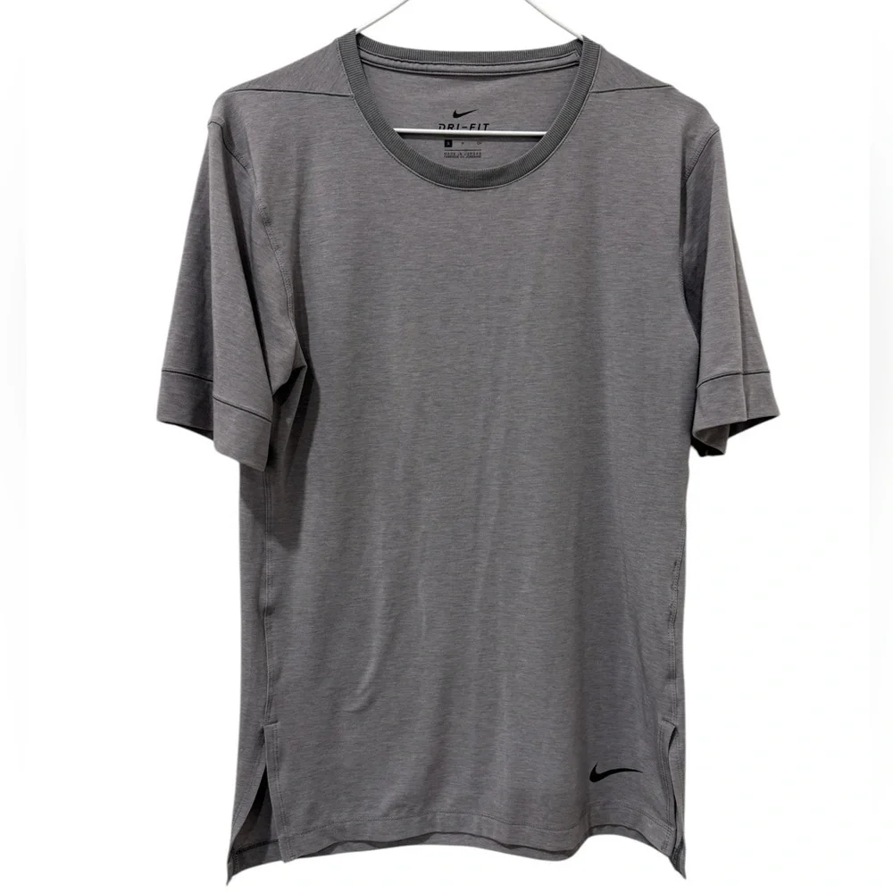 Men’s Nike Yoga shirt - Size small - Grey - Picture 1 of 2